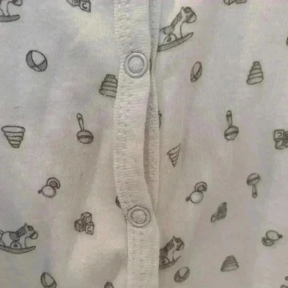 3 Baby Onesies with Feet Sized 6-9 months - Picture 9 of 10